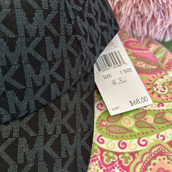 Michael Kors Monogram Cap - Picture 5 of 10